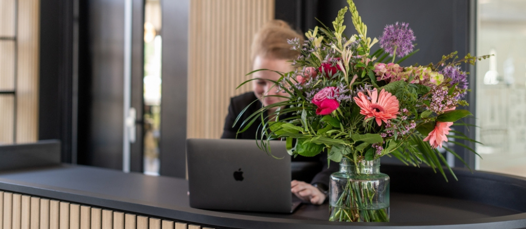 Bloemenarrangement voor kantoor | Tuincentrum Schalk Bloemenarrangement voor kantoor | Tuincentrum Schalk
